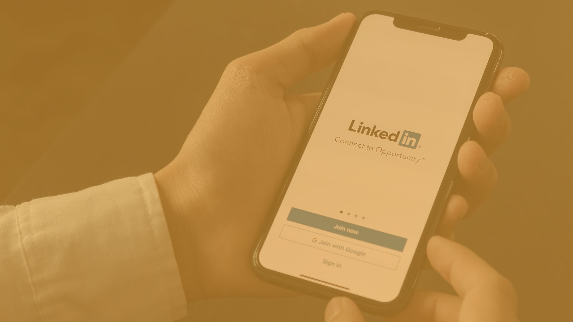 LinkedIn Newsletter - Is It Worth Including in Your Marketing Efforts? (+10 Content Ideas)